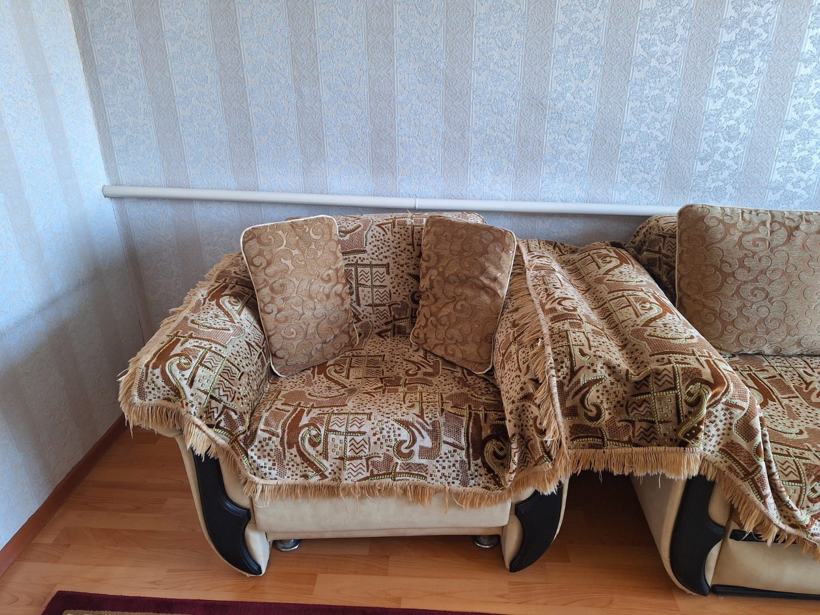 Продётся уголок из диванов и кресло