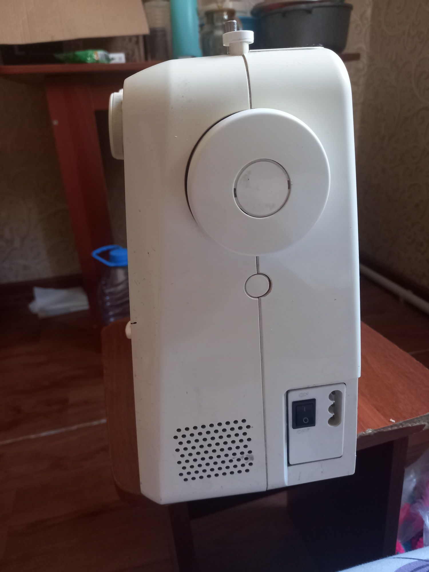 Продаю швейную машинку JANOME V-14