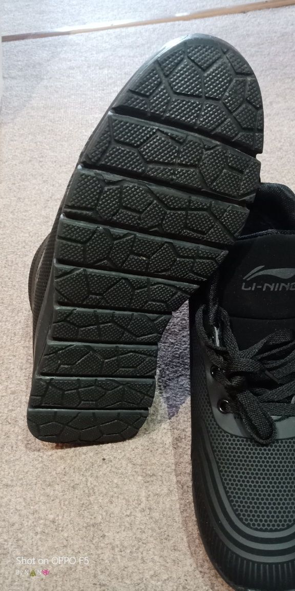 Кроссовки 39-40 новые зимние