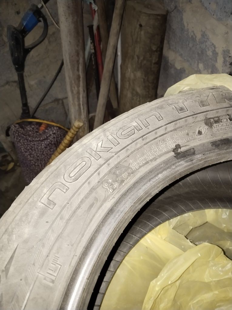 Продам шины 235.55.r18 липучки