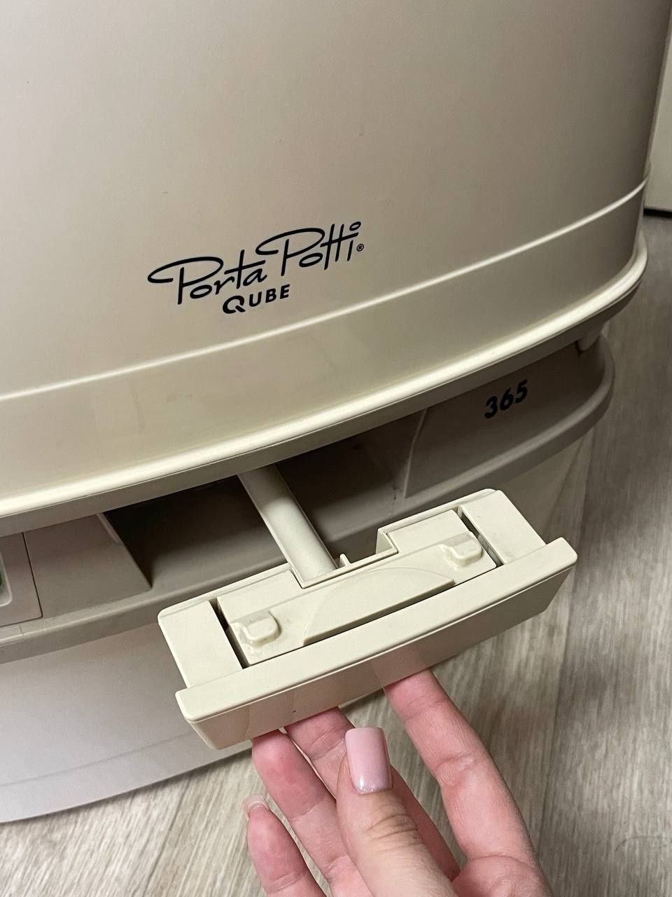 Практически новый биотуалет Thetford Porta Potti Qube 365