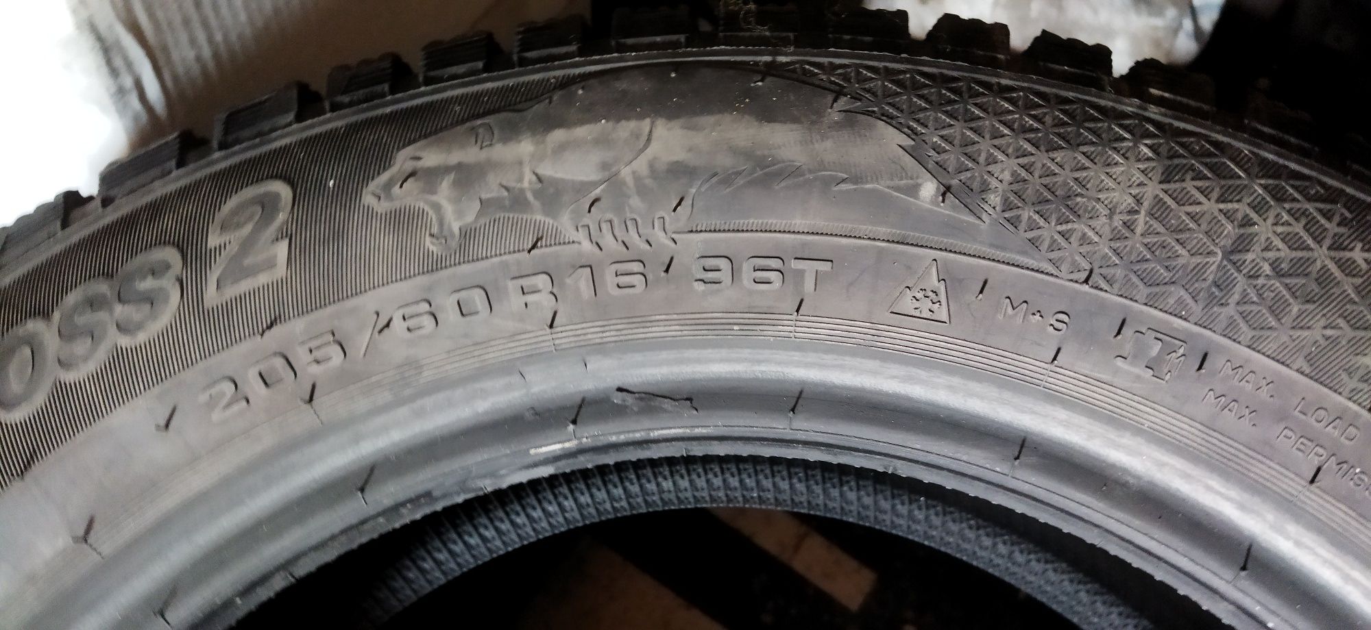 Шины 205/60/R16 в отличном состоянии