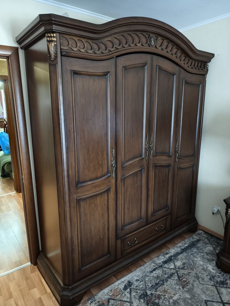 Продам спальный гарнитур