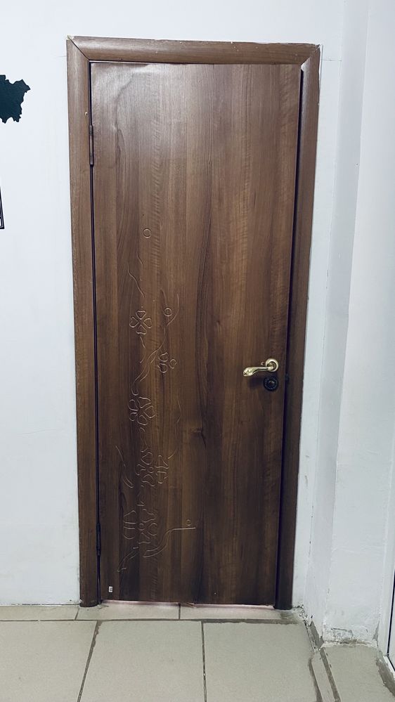 Продам дверь б/у. В хорошем состояние. С косяками.