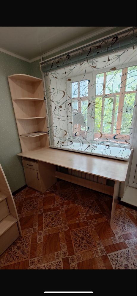 Письменный школьный стол