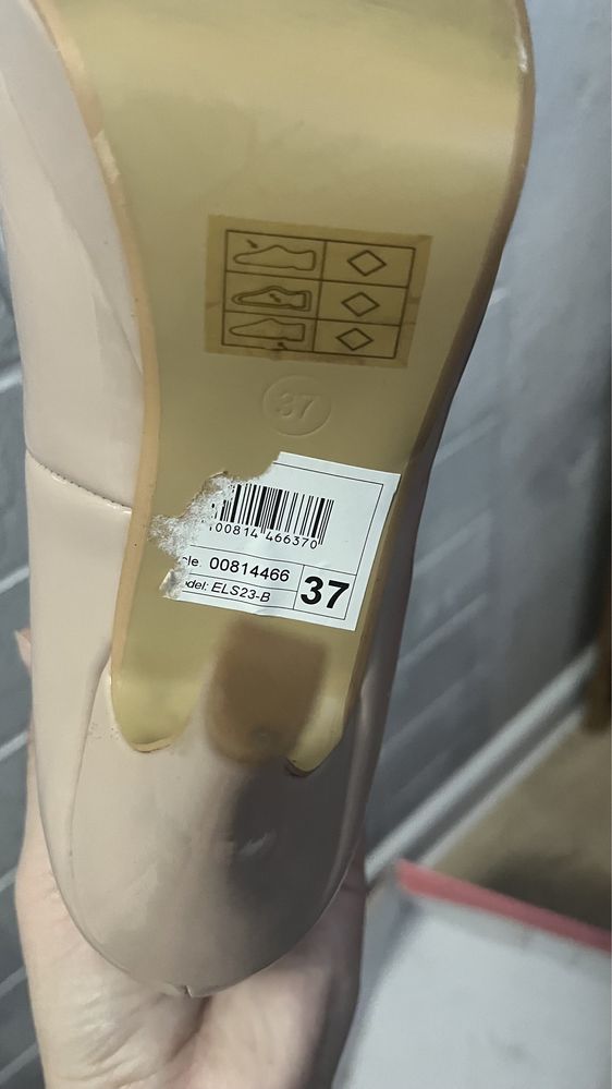 Продам туфли цвет бежевые, размер 37.