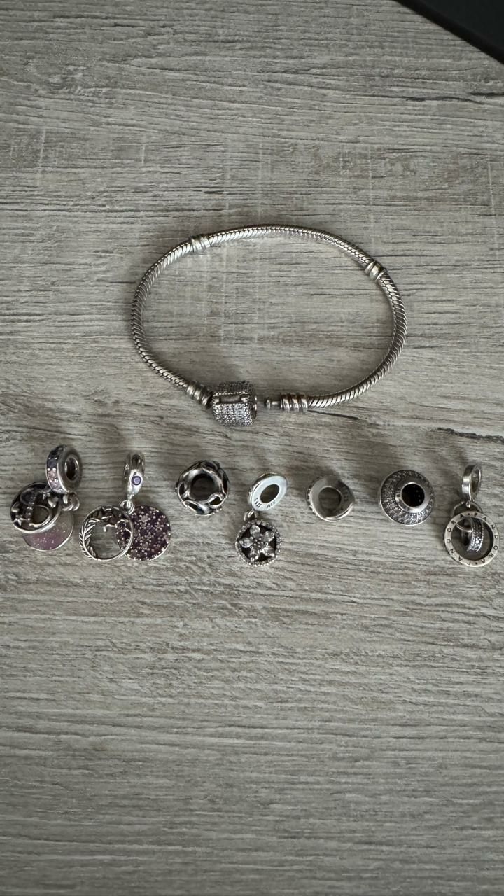 Продам браслет Pandora с шармами