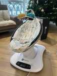 Шезлонг , кресло качалка  4moms mamaRoo