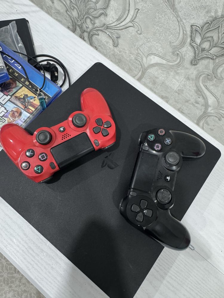 Play station 4 slim