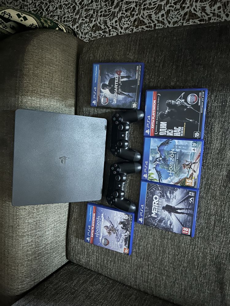 Продам Ps4 в идеальном состояние