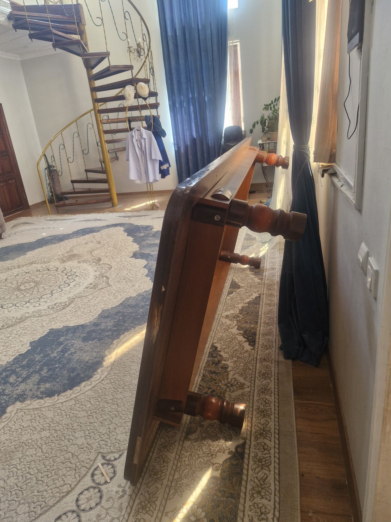 Стол сатылады срочно