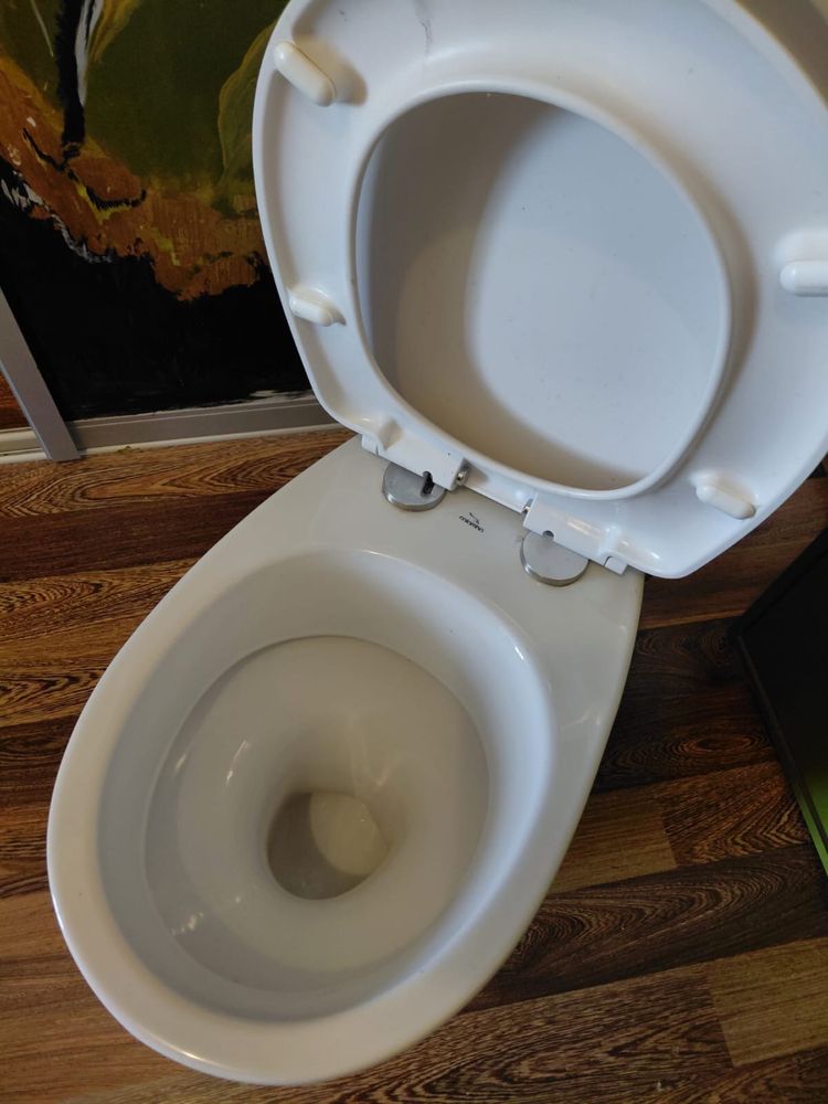 Продается унитаз