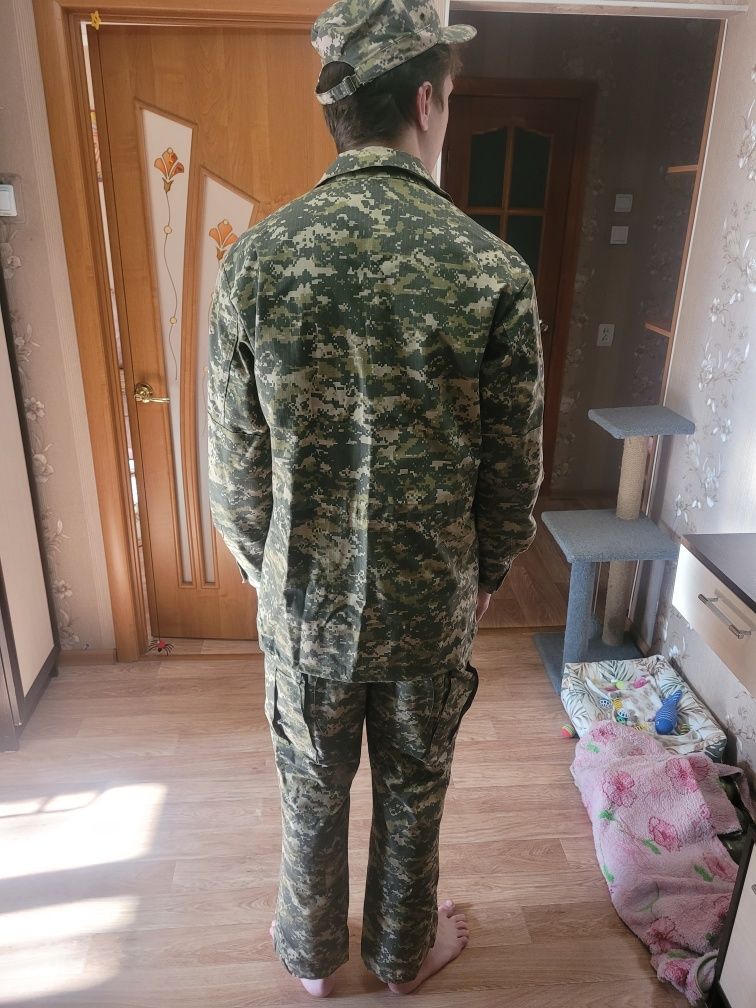 Продам военную форму для школьника на НВП