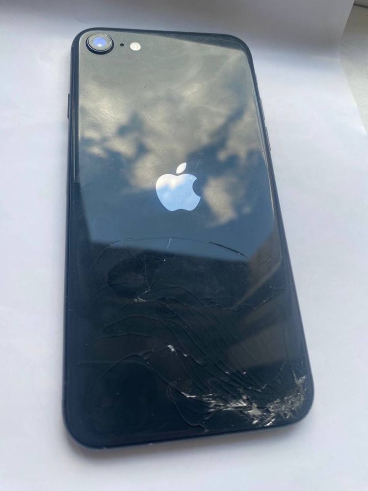 iphone ce   2020