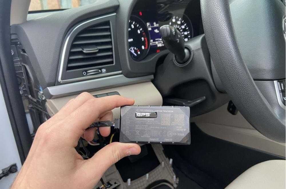 GPS трекер для Hyundai Accent, Solaris,Elantra для такси и аренды
