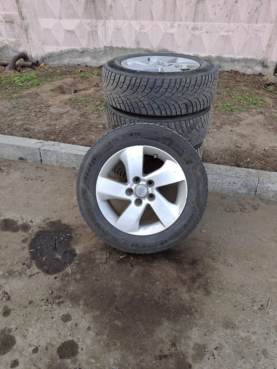 Титановые диски с зимней резиной на камри