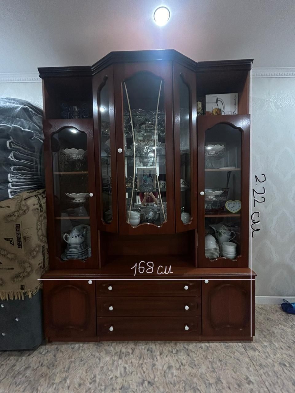 Продам сервант в хорошем состоянии