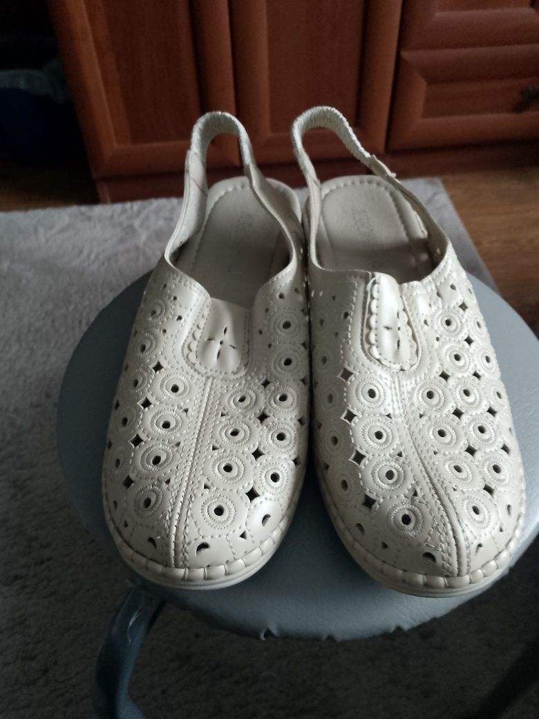 Басаножки новые продам. 41 размер