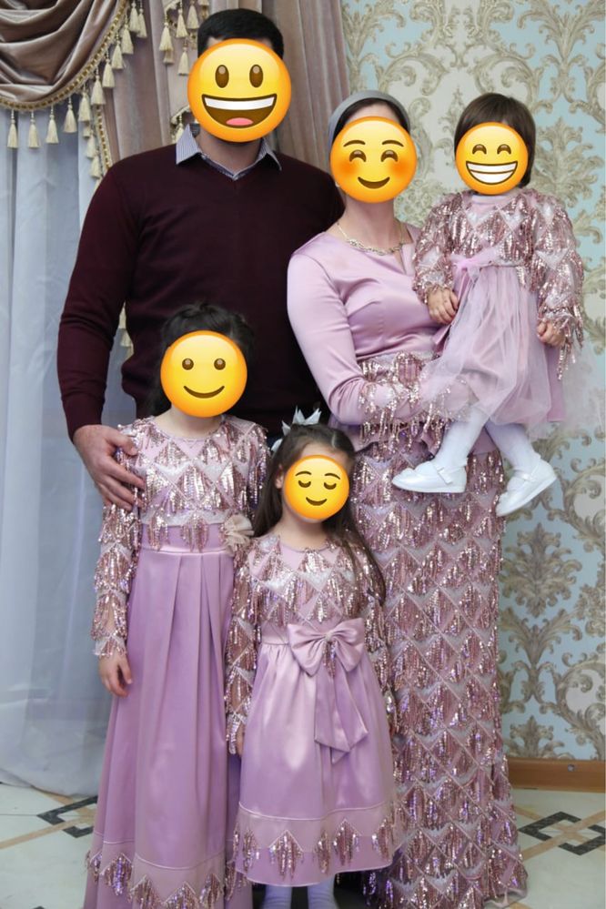 Продам комплект платьев Фэмили лук р-р 44-46,1-2,4-5,6-7лет.