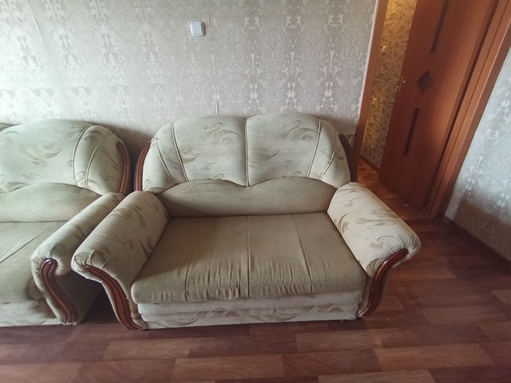 Продам диваны и кресло в гостиную
