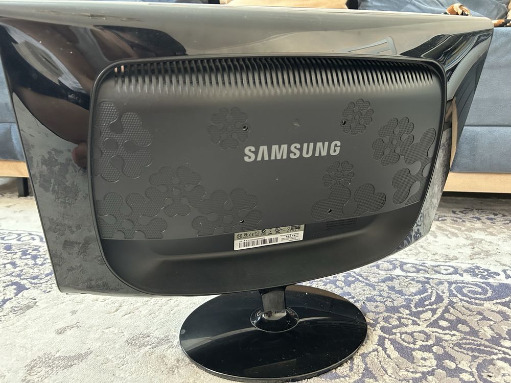 Монитор Samsung SyncMaster 2033