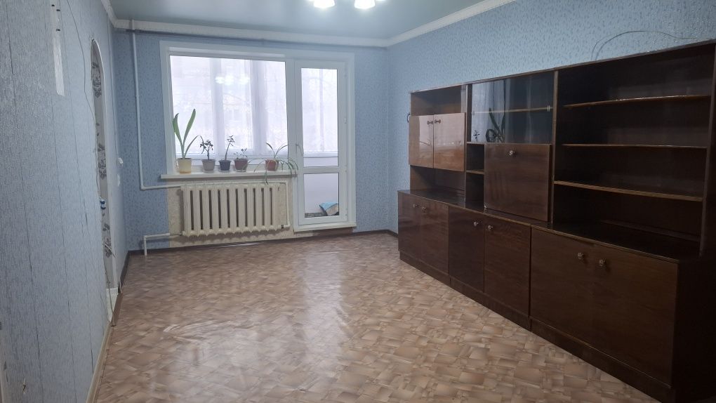 2 комнатная на 6 мкрн.