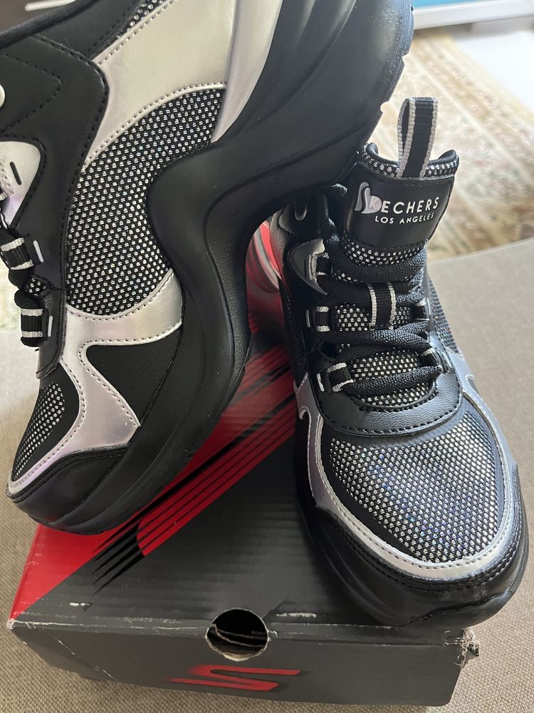 Кроссовки жеские, фирма Skechers, размер 37
