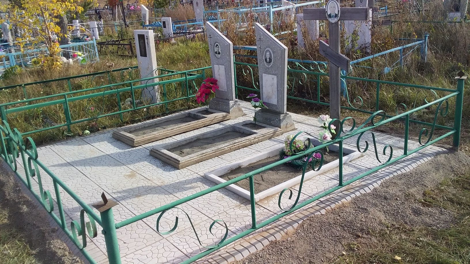 Благоустройство захоронений.