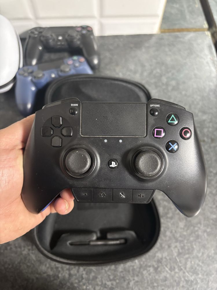 Продам джойстик ps 4 razer