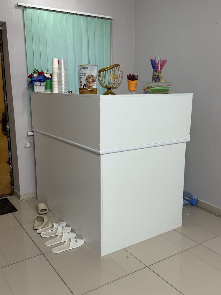 Продам барную стойку белого цвета