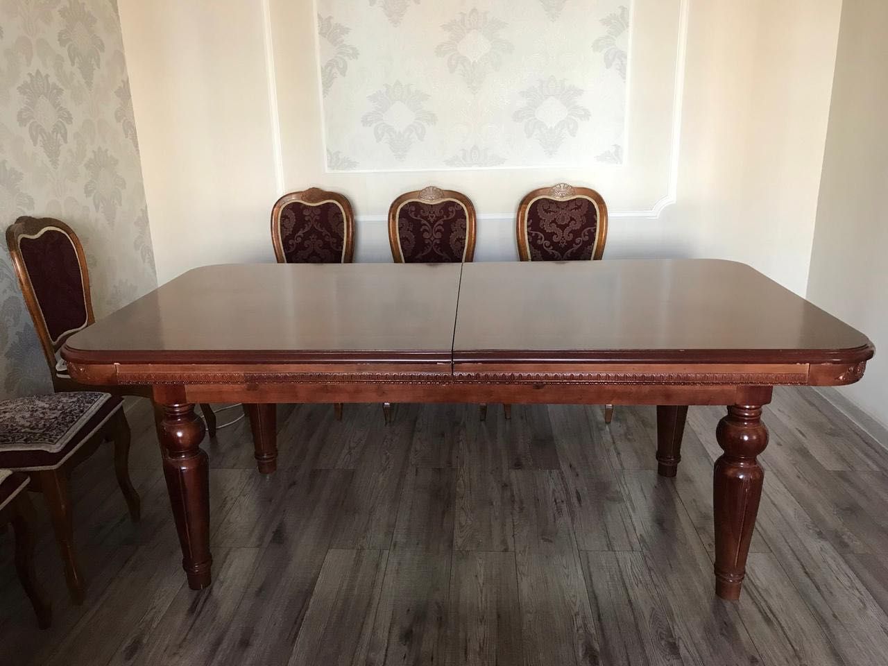 Гостиный стол со стульями