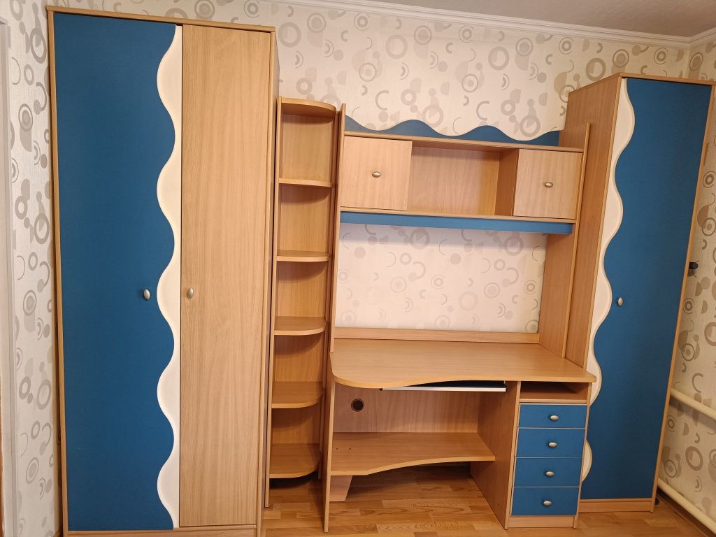 Мебель для детской, шкафы, стол
