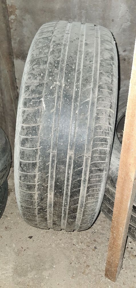 Продаётся резина 2 шт в идеальном состоянии 235/55/R19
