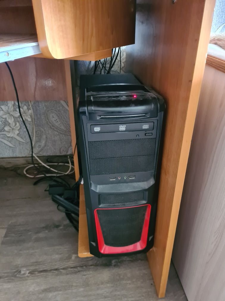 Продам компьютер со столом