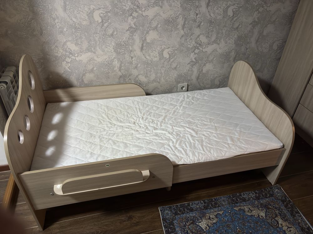 Продам детскую кровать в хорошем состояний