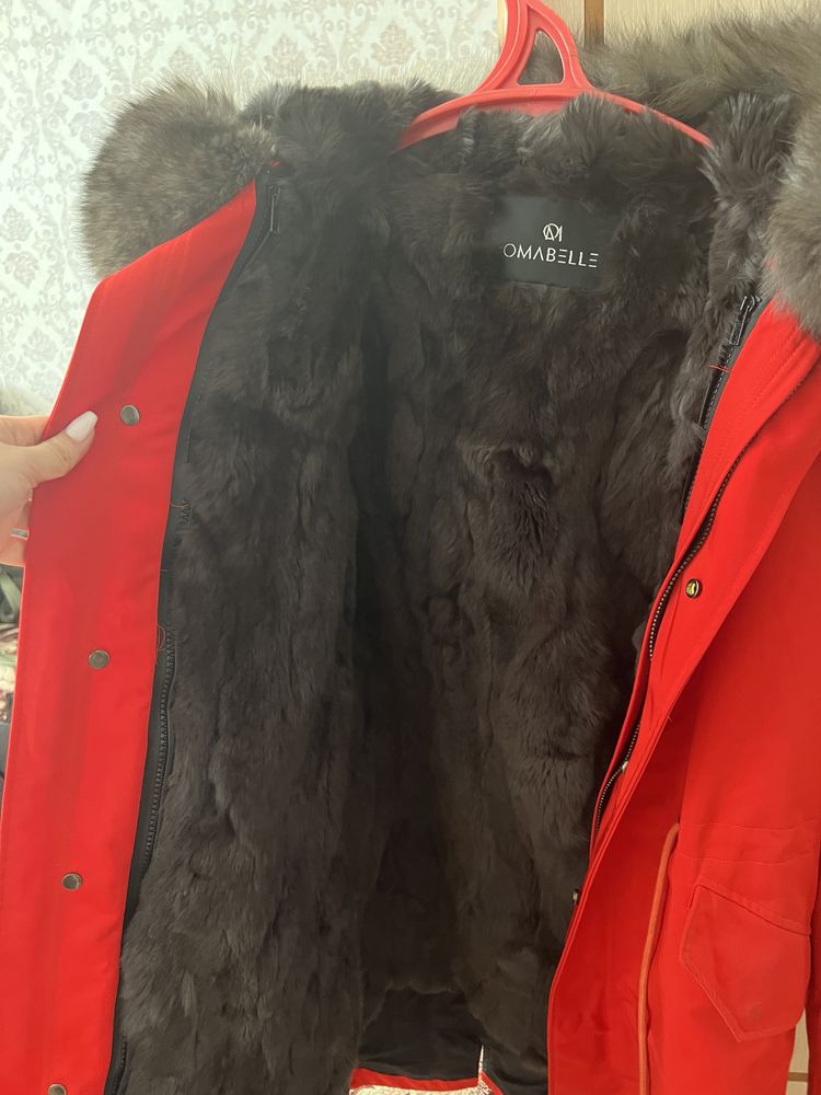 Продам парку Omabel красного цвета