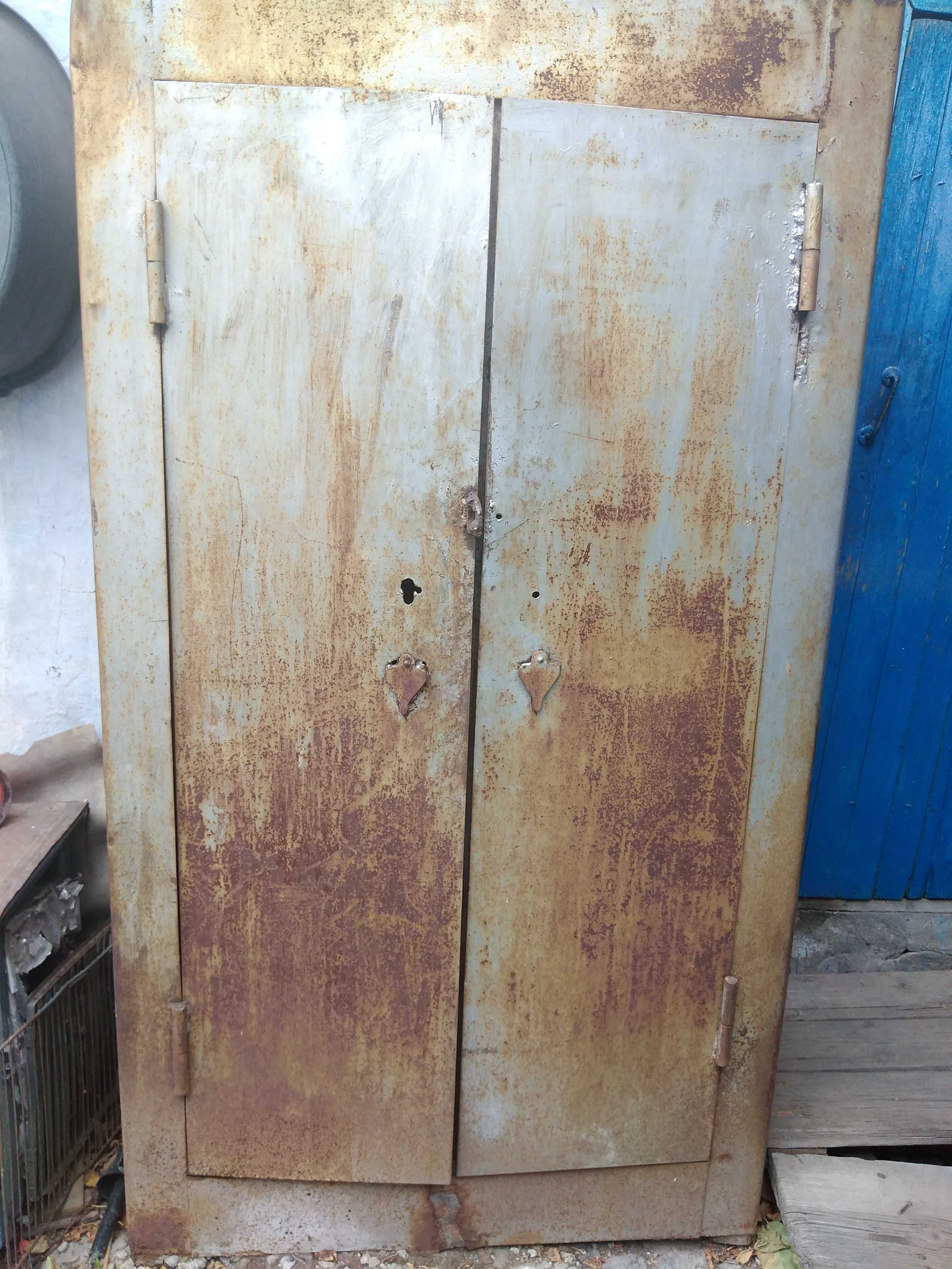 Шкаф мелаллический для инструментов
