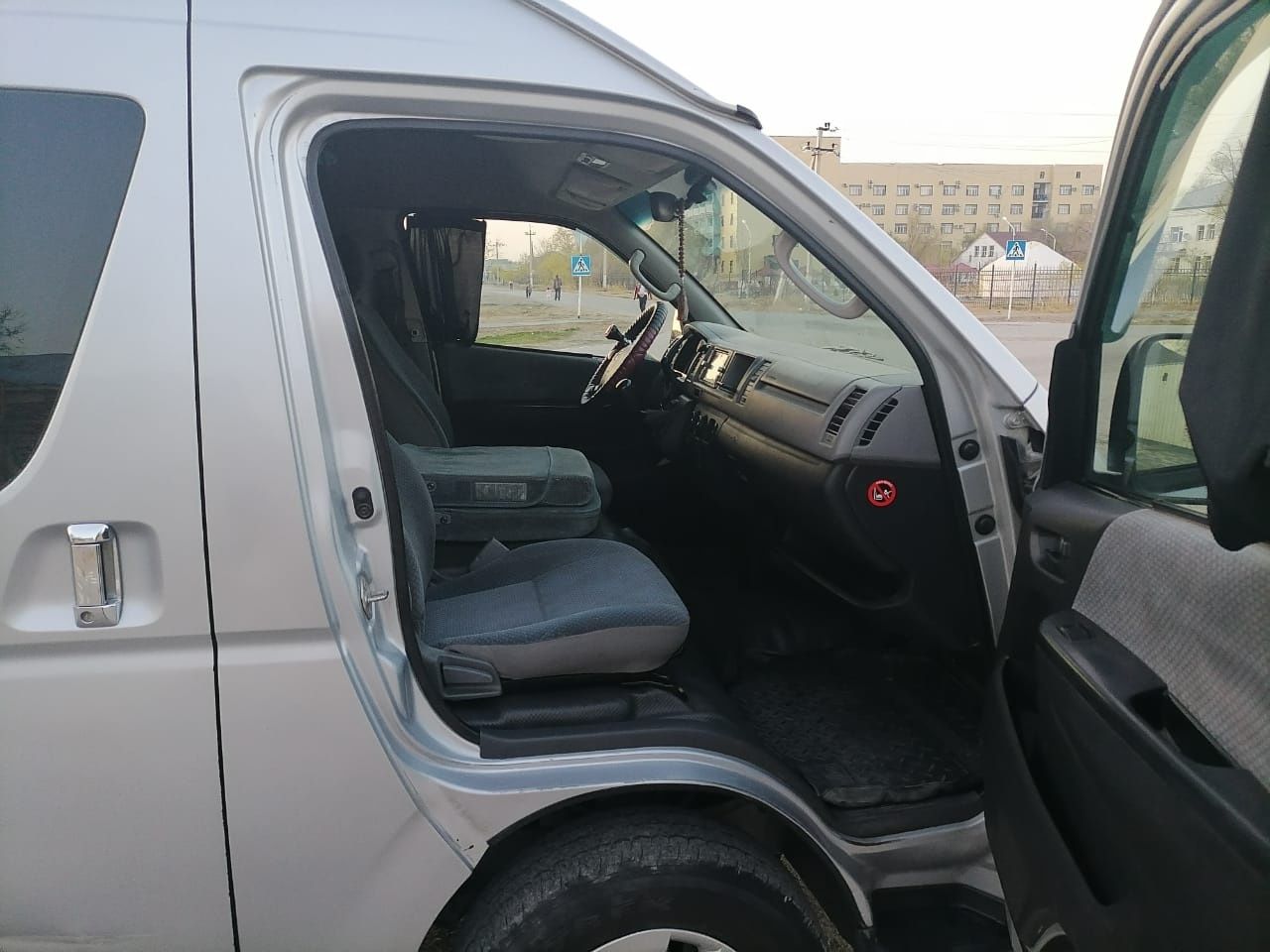 Коллективные перевозки Toyota Hiace..