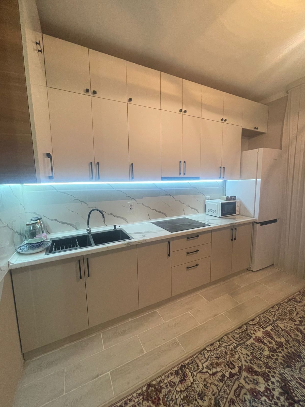 Сдается  2 х комн квартира  в аренду
ЖК Арман қала 11 эт, 60 кв
Имеетс