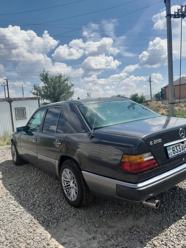 Машина мерс Е200 под ешка