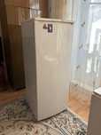 Продам холодильник бирюса 6не рабочьи(матор згорел)