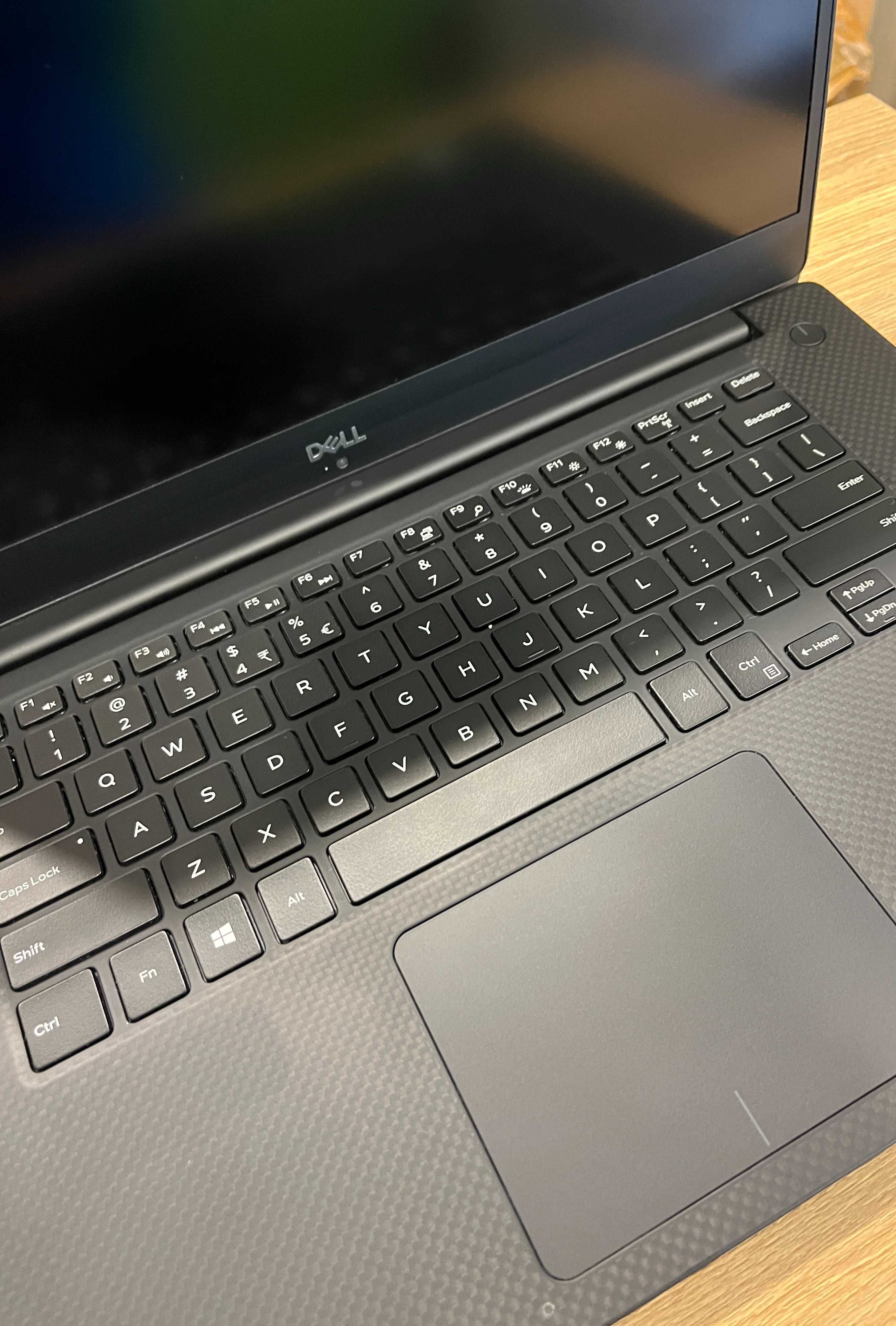 Dell Precision 5530. Core i7-8850H 2.6/4.3 GHz. 32/256 GB.QUADRO T1000