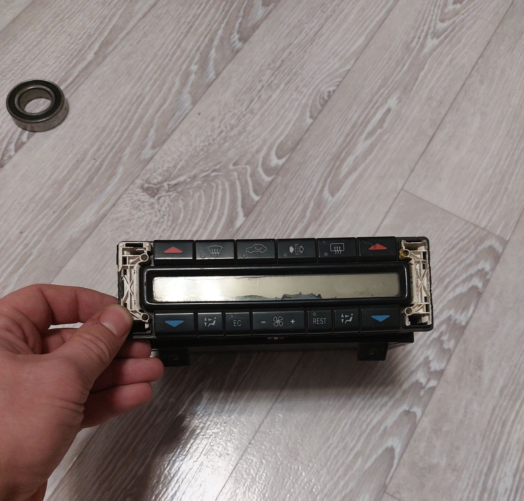 Продам запчасти на мерседес w210