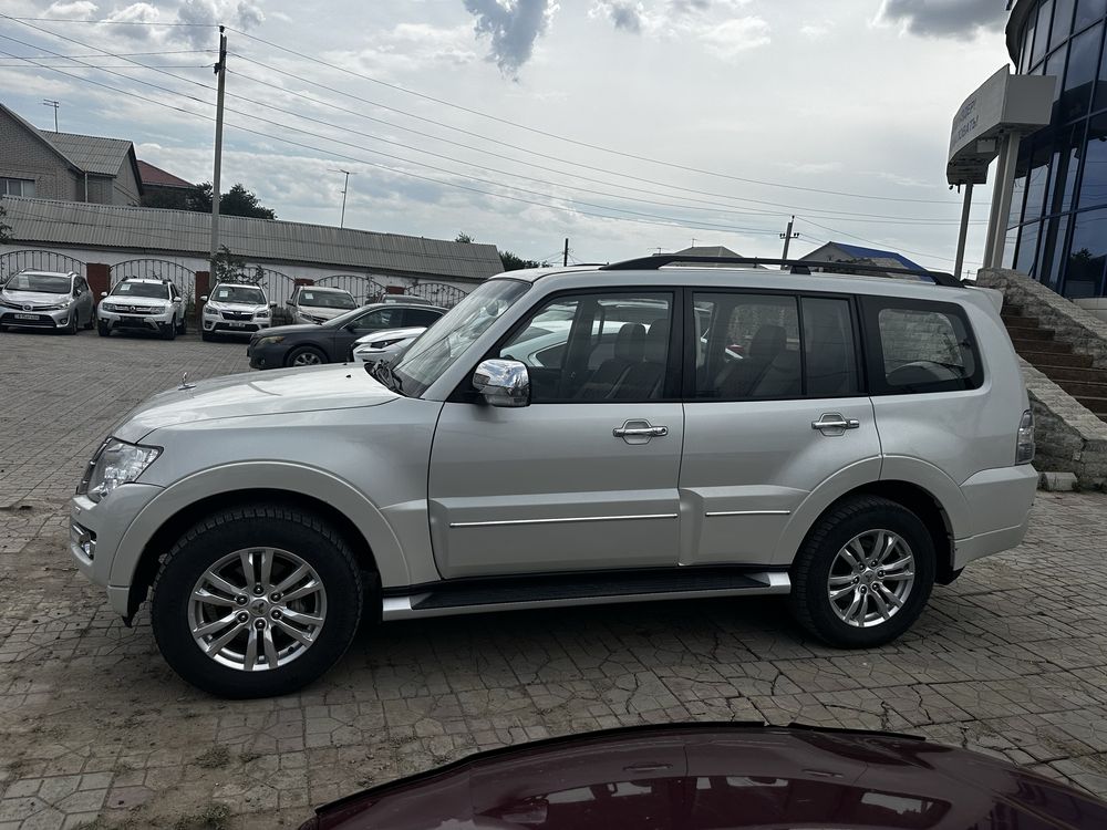 Сдается в аренду Mitsubishi Pajero 3.8