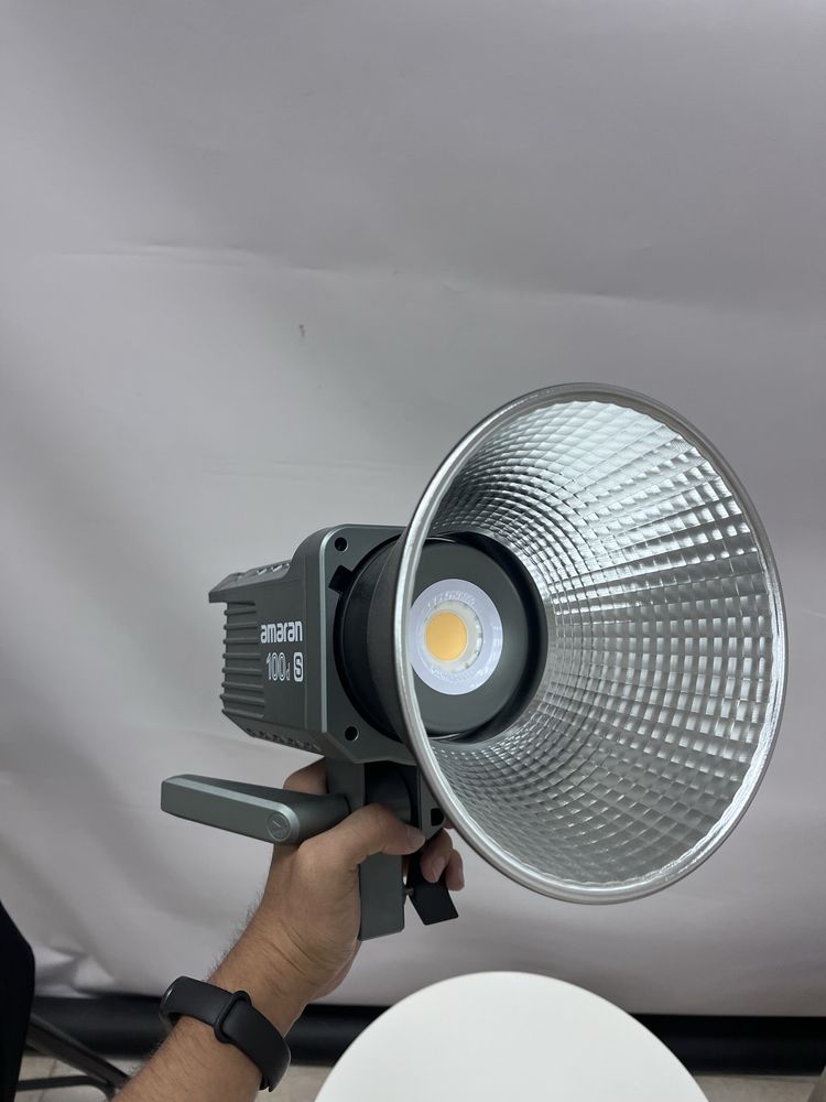 Светодиодный осветитель Aputure Amaran 100d S