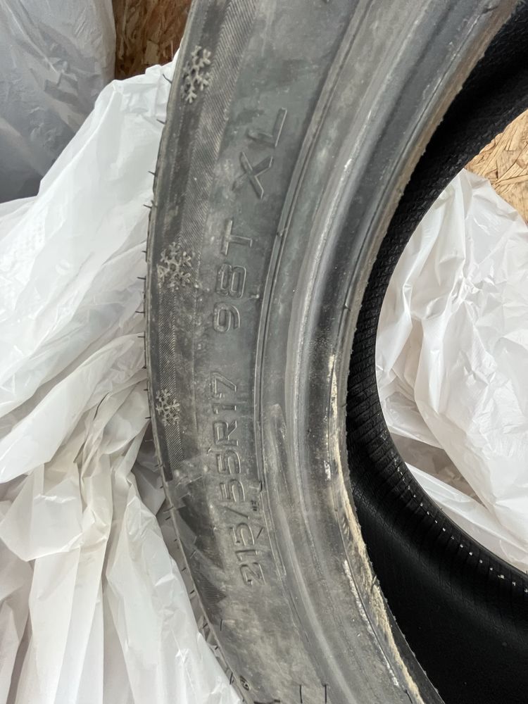 Продам шины зимние 215/55/R17