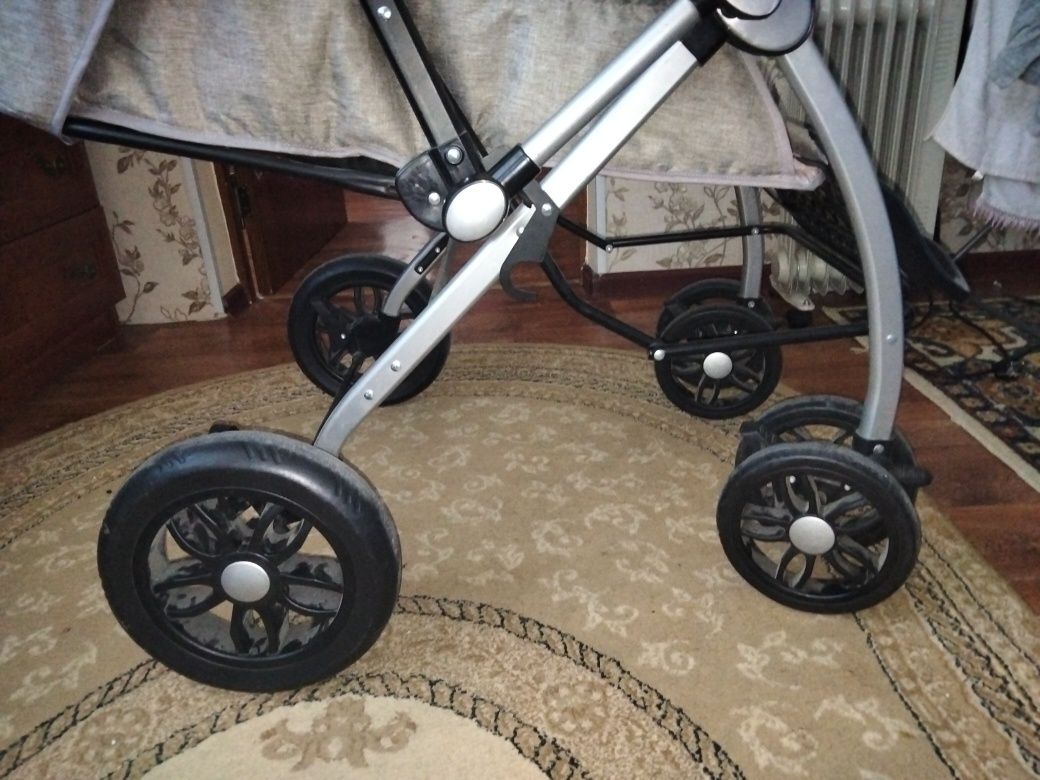 Продаю детскую коляску