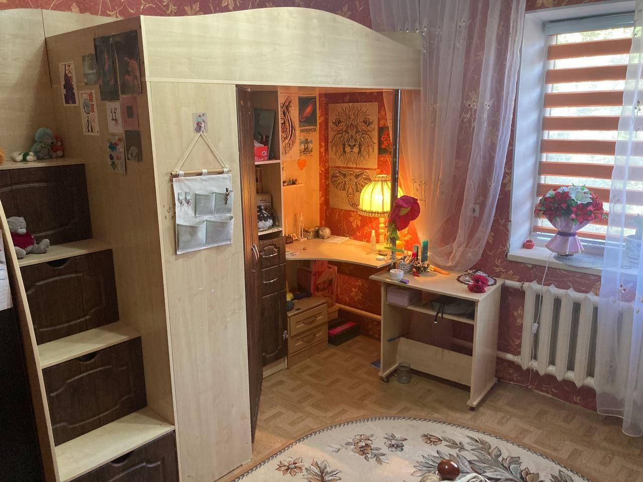 Продается школьный гарнитур.