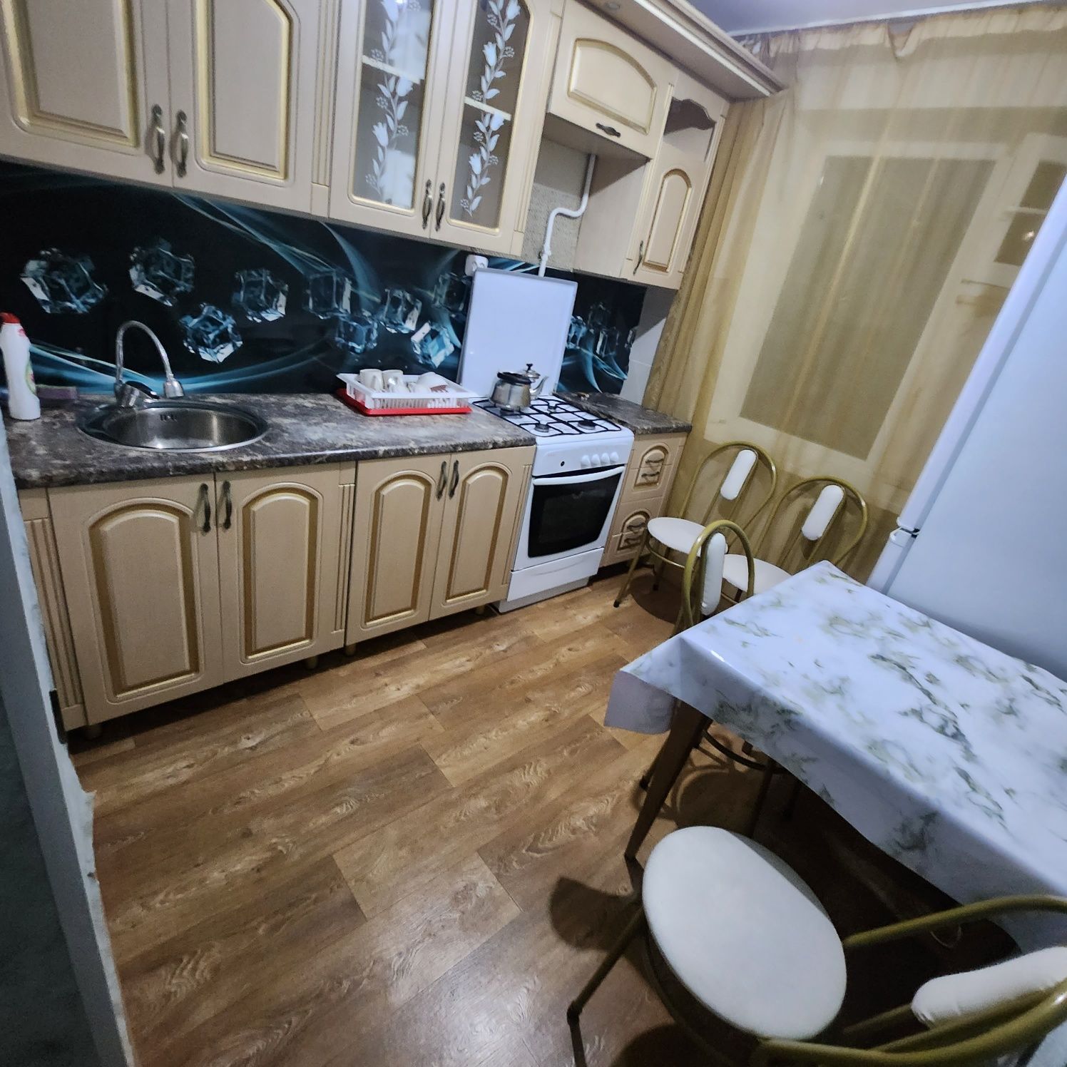 2х ком в 6 ом . Чисто .