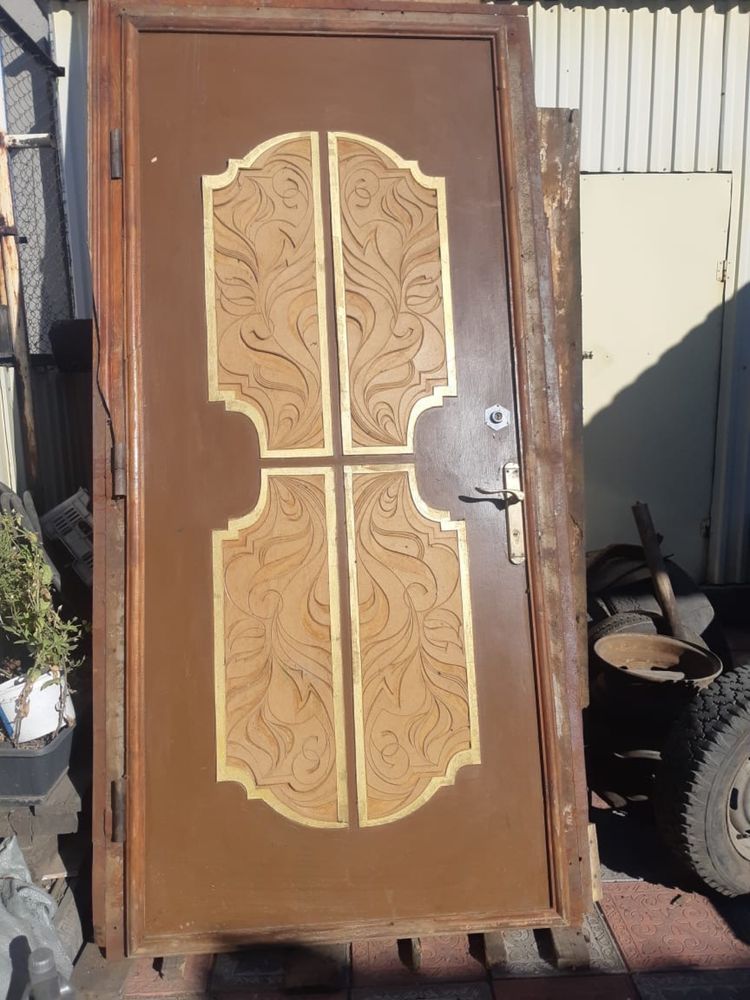 Продам железную дверь
